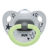 Nuk Соска-пустышка ортодонтическая из силикона Happy Nights с контейнером, размер 2 / цвет серый					